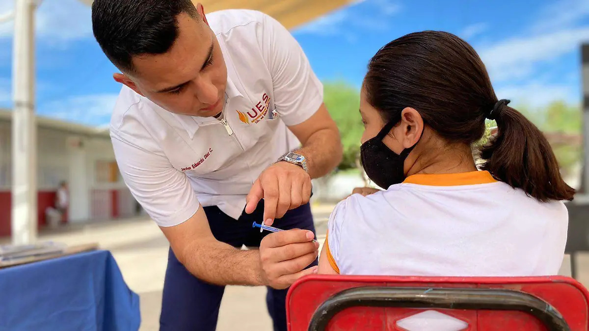 Se están visitando las escuelas primarias y secundarias para aplicar la vacuna contra el virus del papiloma humano a las alumnas